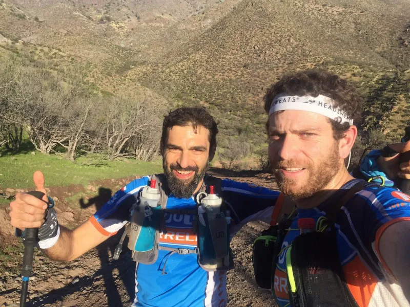 Ultima subida y selfie de rigor con Andres, el cerro es para disfrutar con los amigos.