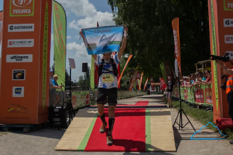 Sergio Trecaman cruzando el arco en el Mundial 2015 en Annecy, Francia. Foto: Rodri Lizama | Trail Running Argentina