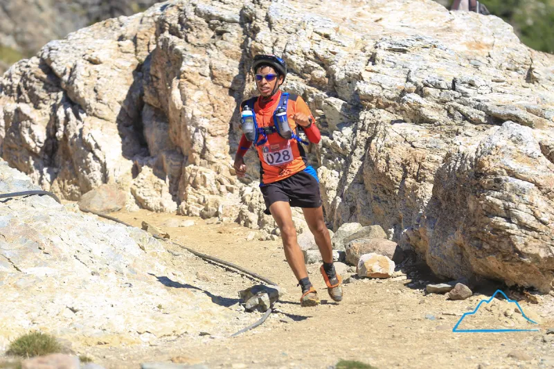 Santos Rueda, rumbo al triunfo en la 4 Refugios NonStop 2016. Foto: Rodri Lizama | Trail Running Argentina