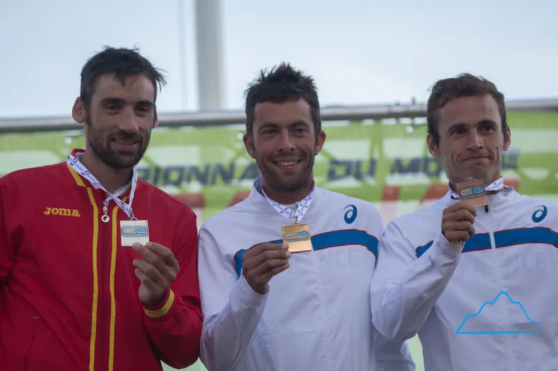 Luis Alberto Hernando, con su presea plateada en el Mundial 2015. Foto: Rodrigo Lizama | Trail Running Argentina