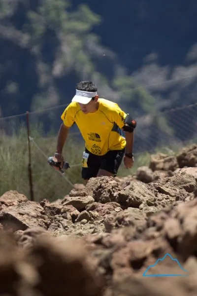 Peleandole al calor, llegando al Roque de los Muchachos (Km 50). Foto: Rodrigo Lizama | Trail Running Argentina.